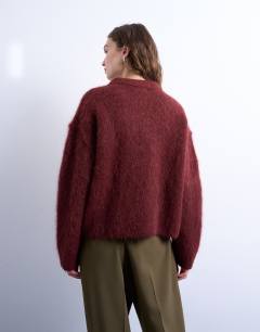 Model wearing Knitted premium alpaca crew neck boxy jumper in Burgundy