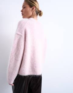 Model wearing Knitted premium alpaca jumper in pink