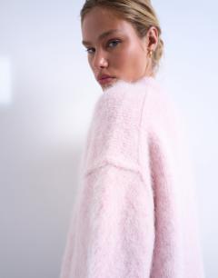 Model wearing Knitted premium alpaca jumper in pink