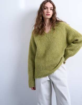Knitted premium alpaca  v neck jumper in avocado
