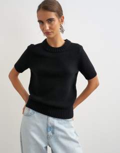 Knitted premium pure lambswool short sleeve crew neck t-shirt in black with lilac tipping