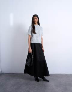 Model wearing Knitted relaxed fit short sleeve t-shirt top in light grey