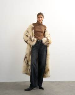 Model wearing Knitted rib yoke funnel neck top in gingerbread