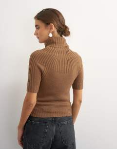 Model wearing Knitted rib yoke funnel neck top in gingerbread