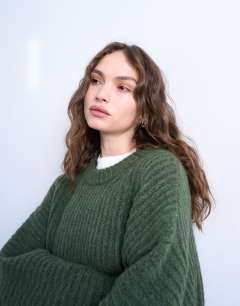 Model wearing Knitted ribbed balloon sleeve jumper in green