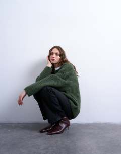 Model wearing Knitted ribbed balloon sleeve jumper in green