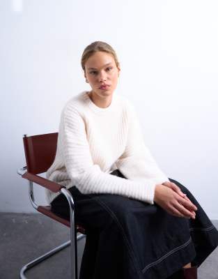 Knitted ribbed balloon sleeve jumper in ivory