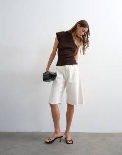 Model wearing Knitted ribbed wrap scarf top in chocolate