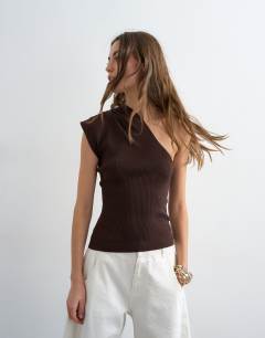 Model wearing Knitted ribbed wrap scarf top in chocolate