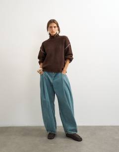 Model wearing Knitted roll edge blanket stitch jumper in pecan