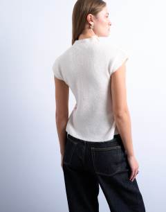 Model wearing Knitted ruffle button top in ivory