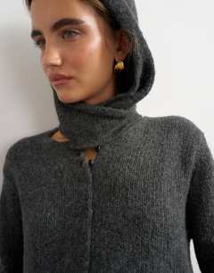 Model wearing Knitted scarf cardigan with wool in charcoal