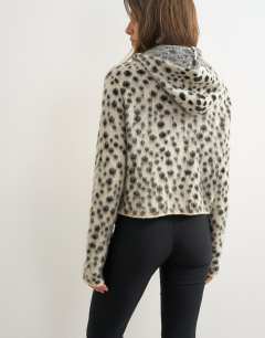 Model wearing Knitted scarf cardigan with wool in dalmatian