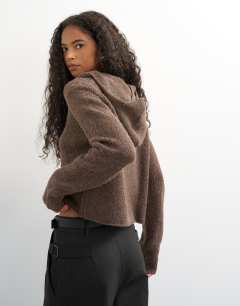 Model wearing Knitted scarf cardigan with wool in pecan
