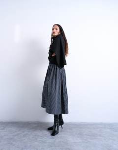 Model wearing Knitted scarf jumper in black