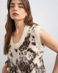 Model wearing Knitted scoop neck animal vest in ivory