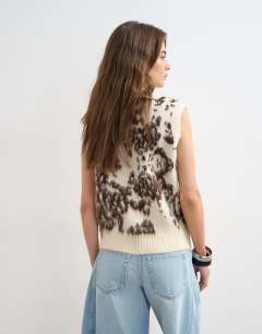 Model wearing Knitted scoop neck animal vest in ivory