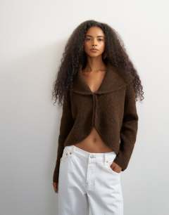 Model wearing Knitted shawl collared cardigan in pecan