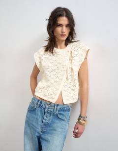 Knitted sleeveless mandarin collar front tie wrap tank in ecru