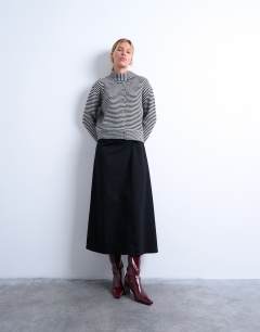 Model wearing Knitted stripe cardigan and scarf in mono