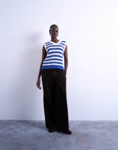 Model wearing Knitted stripe vintage vest in blue