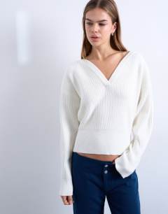 Model wearing Knitted sweetheart neck cinch waist jumper in ivory