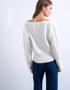 Model wearing Knitted sweetheart neck cinch waist jumper in ivory