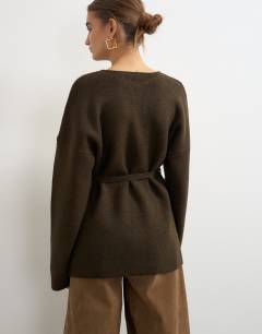 Model wearing Knitted tie back all needle cardigan in brown