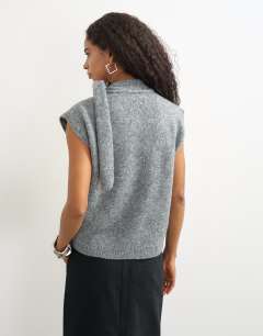 Model wearing Knitted tie neck top in grey