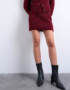 Model wearing Knitted tinsel co-ord skirt in burgundy