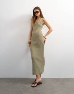 Model wearing Knitted tubular trim scoop neck maxi dress in khaki