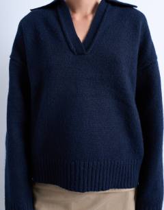 Model wearing Knitted v neck collar jumper in navy