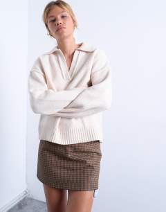 Knitted v neck collar jumper in oat
