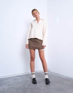 Model wearing Knitted v neck collar jumper in oat
