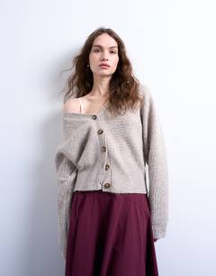 Model wearing Knitted v neck slouchy cardigan in oat