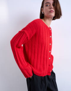 Model wearing Knitted wider rib cardigan in rust