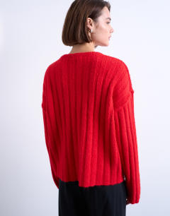 Model wearing Knitted wider rib cardigan in rust