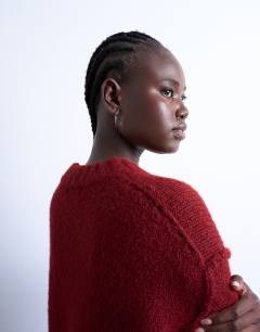 Model wearing Knitted wool blend fluffy exposed seam easy jumper in red