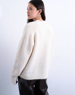 Model wearing Knitted wool blend fluffy v neck jumper in white