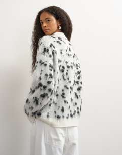 Model wearing Knitted wool blend roll edge chunky jumper in dalmatian