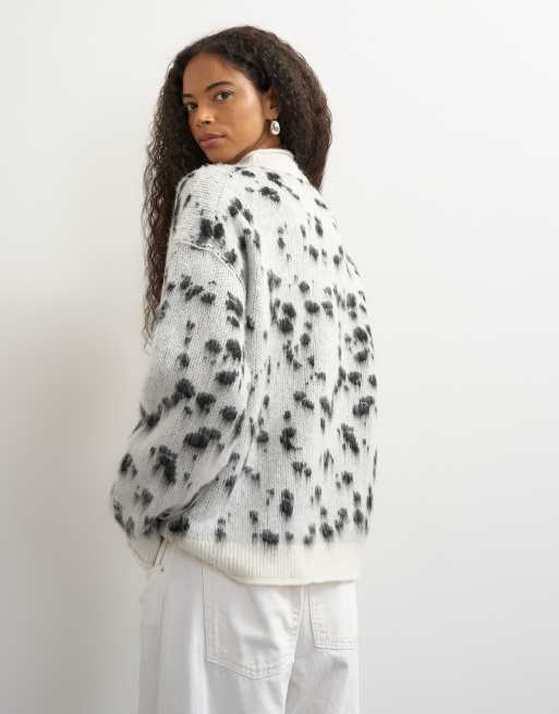 Topshop knitted wool blend roll edge chunky sweater in dalmatian, 3 of 4