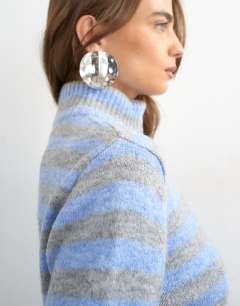 Model wearing Knitted zip up cardigan in grey and blue stripe