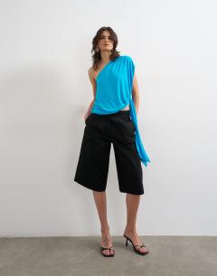 Model wearing Knot detail one shoulder top in blue