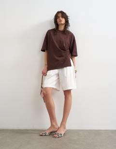 Model wearing Knot twist t-shirt in dark chocolate