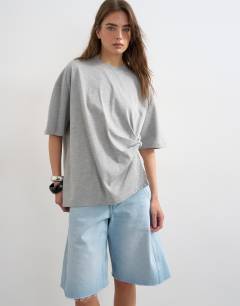 Model wearing Knot twist t-shirt in grey marl