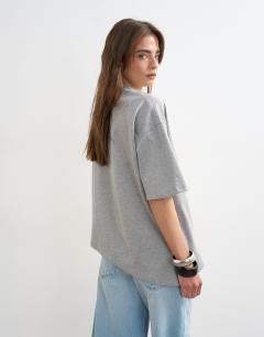 Model wearing Knot twist t-shirt in grey marl