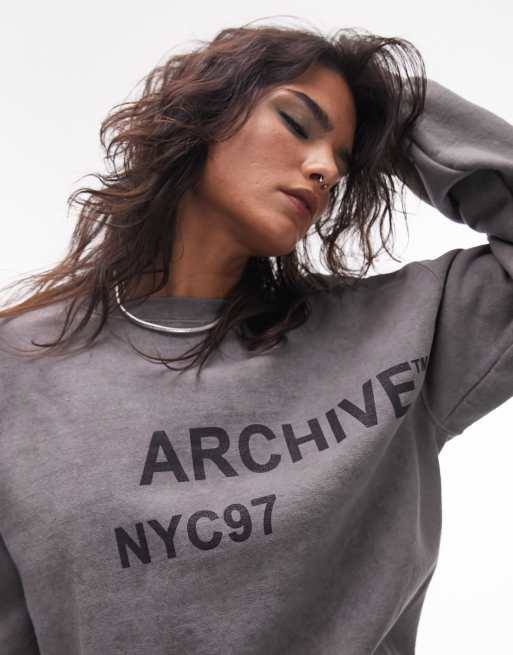 Topshop - Koksgrå sweatshirt med 'Archive'-print i cintage-vask