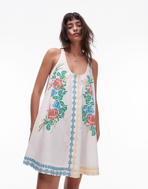 Topshop – Kolorowa sukienka mini na ramiączkach zdobiona haftem krzyżykowym
