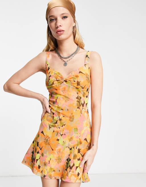 Topshop – Kolorowa sukienka mini z ozdobnie skręconym przodem z siateczki w duże kwiaty