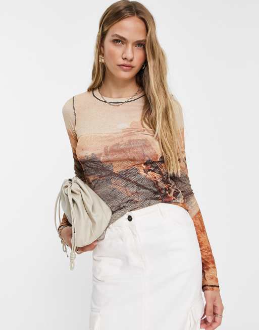 Topshop – Kolorowy top siateczkowy z długimi rękawami we wzór graficzny z kowbojskim motywem